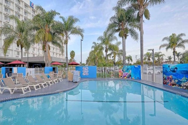 Foto van 2 queensize bedden | Inglewood - Vakantiehuis in Inglewood - Pool