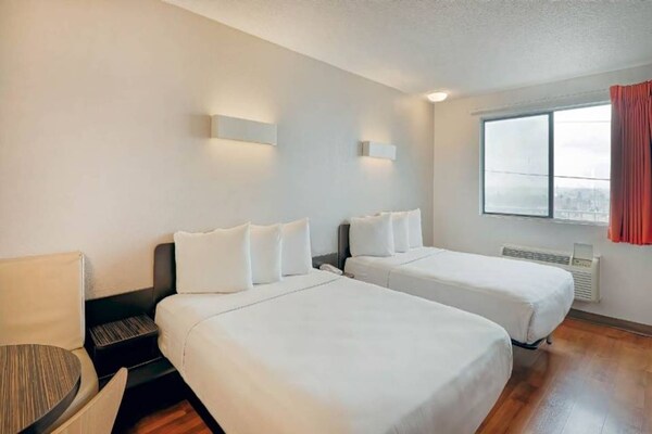 Foto van 2 queensize bedden | Inglewood - Vakantiehuis in Inglewood - BedRoom