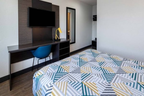 Foto van 1 tweepersoonsbed (queensize) | Minikoelkast - Vakantiehuis in Fontana - BedRoom