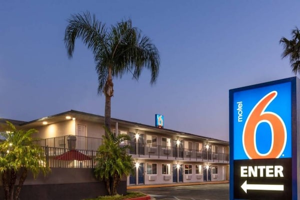 Foto van 1 tweepersoonsbed (queensize) | Minikoelkast - Vakantiehuis in Fontana - ExteriorSummer