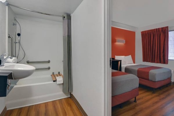 Foto van 2 Queensize Bedden | Premium | Micfridge - Vakantiehuis in Cutler Bay - BedRoom