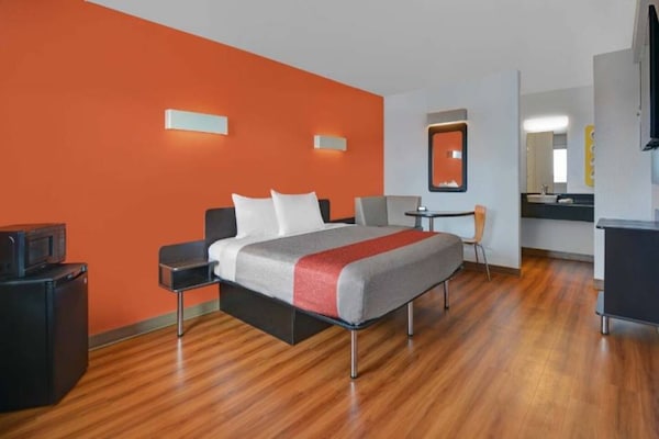 Foto van 1 King Bed | Premium | Micfridge - Vakantiehuis in Cutler Bay - BedRoom