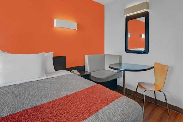 Foto van 1 King Bed | Premium | Micfridge - Vakantiehuis in Cutler Bay - BedRoom