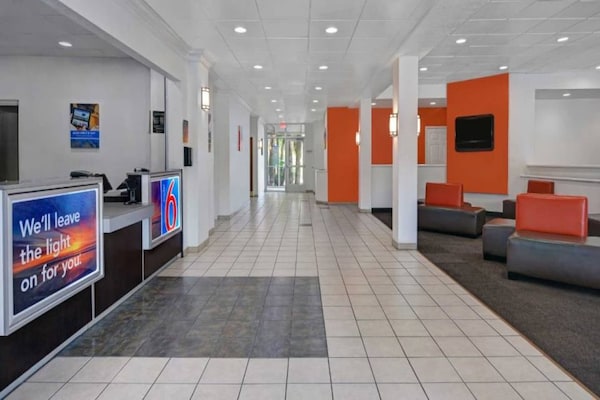 Foto van 2 Queensize Bedden | - Vakantiehuis in Cutler Bay - FloorPlan