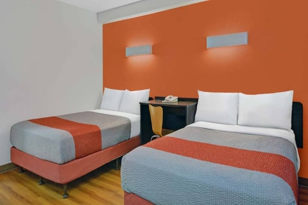 Foto van 2 Queensize Bedden | - Vakantiehuis in Cutler Bay - BedRoom