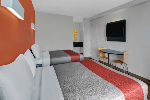 Foto van 2 Queensize Bedden | - Vakantiehuis in Cutler Bay - BedRoom