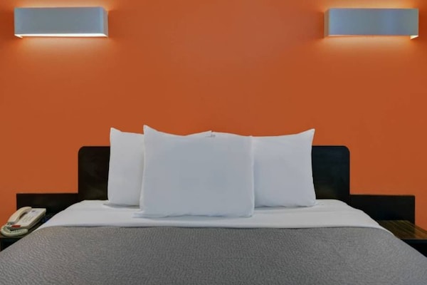 Foto van 1 tweepersoonsbed | Toegankelijk voor mindervaliden/bad - BedRoom
