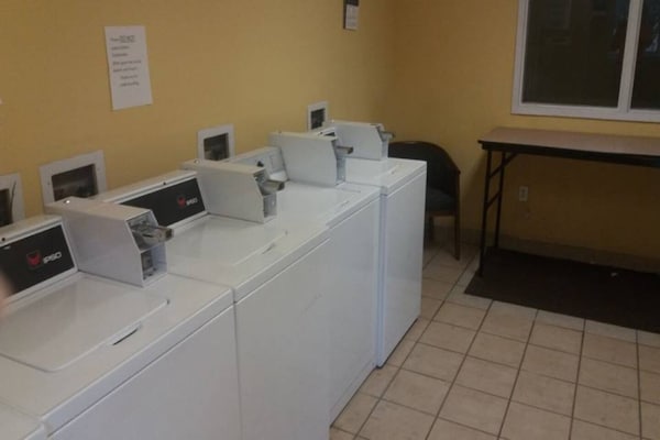 Foto van 1 kingsize bed | Rookvrij, magnetron, slaapbank - Vakantiehuis in Myrtle Beach SC - Facilities