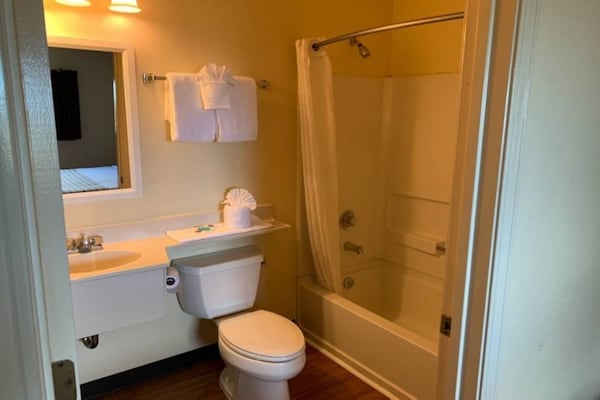 Foto van 1 kingsize bed | Rookvrij, magnetron, slaapbank - Vakantiehuis in Myrtle Beach SC - Facilities