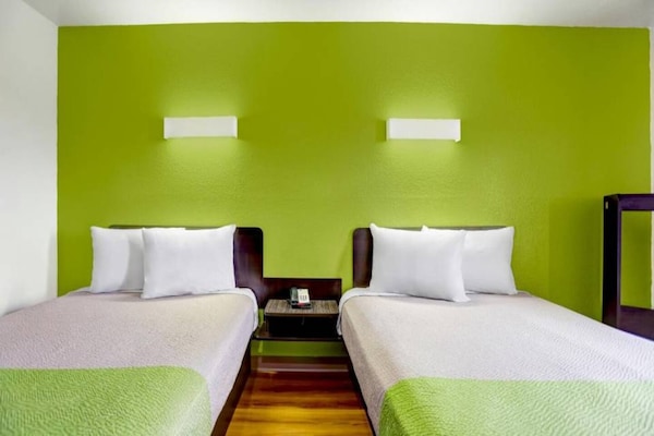 Foto van 2 tweepersoonsbedden (queensize) | Rookvrij, minikoelkast - BedRoom