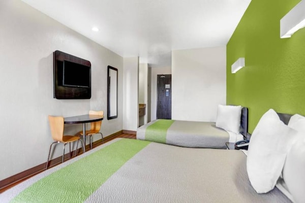 Foto van 2 tweepersoonsbedden (queensize) | Rookvrij, minikoelkast - BedRoom