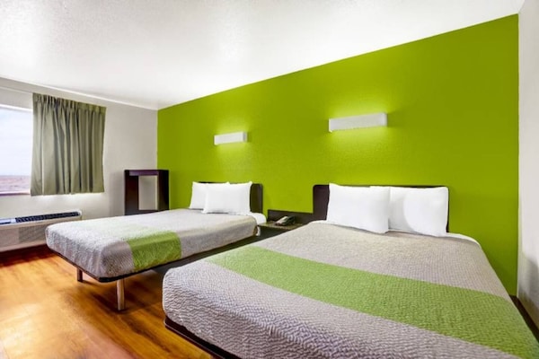 Foto van 2 tweepersoonsbedden (queensize) | Rookvrij, minikoelkast - BedRoom