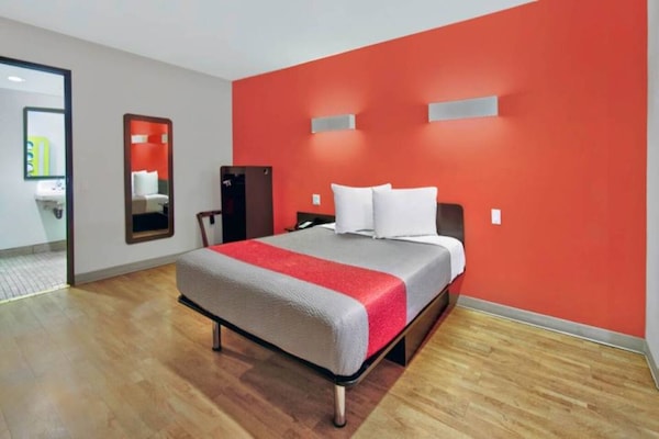 Foto van 1 kingsize bed | Roken toegestaan | Victorville - Vakantiehuis in VICTORVILLE - BedRoom