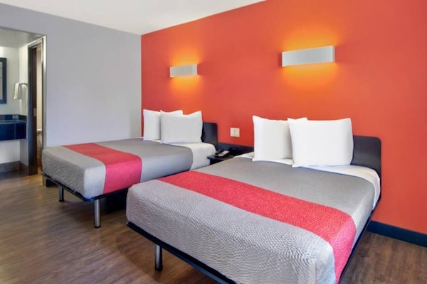 Foto van 2 tweepersoonsbedden (queensize) | Rookvrij - Vakantiehuis in VICTORVILLE - BedRoom