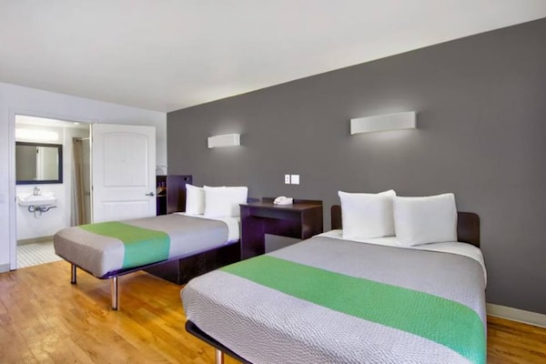 Foto van 2 tweepersoonsbedden (queensize) | Rookvrij - Vakantiehuis in VICTORVILLE - BedRoom