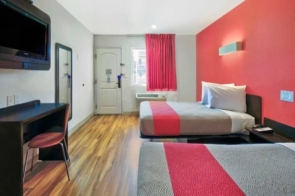 Foto van 2 tweepersoonsbedden (queensize) | Rookvrij - Vakantiehuis in VICTORVILLE - BedRoom