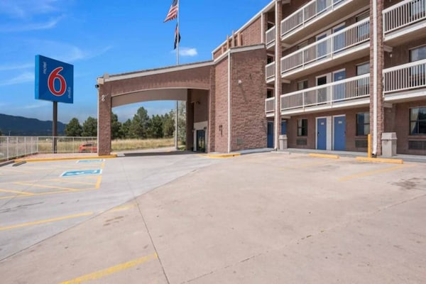 Foto van 1 King Bed | Mob Access Tub Ns Minifridge - Vakantiehuis in Colorado Springs - Facilities