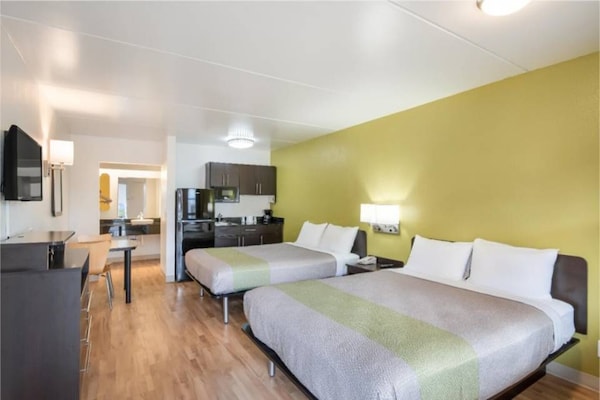 Foto van 2 queensize bedden | Rookvrij, keuken - Vakantiehuis in Colorado Springs - BedRoom