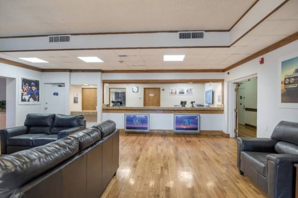 Foto van 2 queensize bedden | Rookvrij, keuken - Vakantiehuis in Colorado Springs - FloorPlan