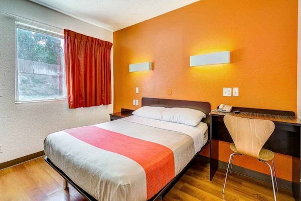 Foto van 1 Volledig Bed | Mobiliteit Toegang Ri Shwr | Ns - Vakantiehuis in Thornton - BedRoom