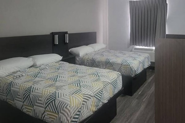 Foto van 2 tweepersoonsbedden | Roken toegestaan - Vakantiehuis in Omaha NE - BedRoom