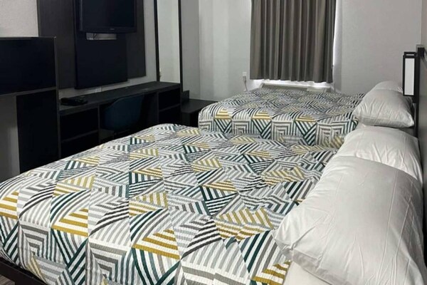 Foto van 2 tweepersoonsbedden | Roken toegestaan - Vakantiehuis in Omaha NE - BedRoom