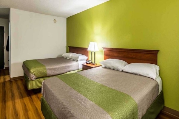 Foto van 2 tweepersoonsbedden (queensize) | Niet-roken, koelkast (Micfridge) - BedRoom