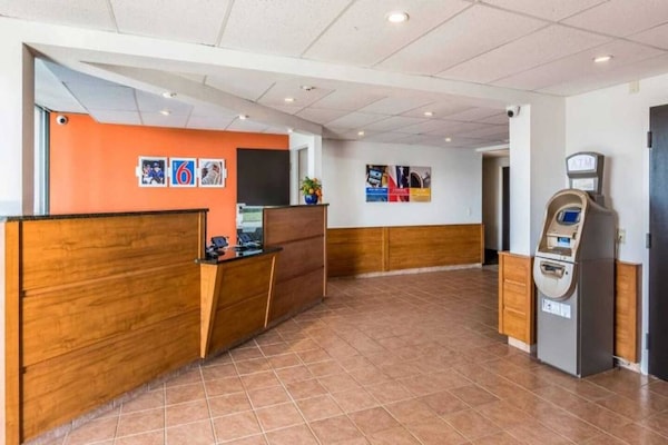 Foto van 2 tweepersoonsbedden (queensize) | Niet-roken, koelkast (Micfridge) - FloorPlan