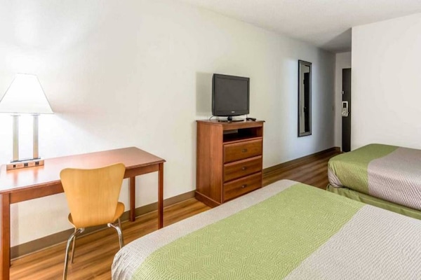 Foto van 2 tweepersoonsbedden (queensize) | Niet-roken, koelkast (Micfridge) - BedRoom