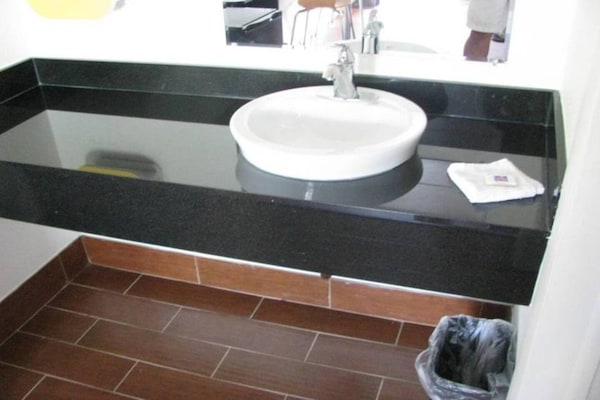 Foto van 2 tweepersoonsbedden | Minikoelkast, rookvrij - Vakantiehuis in Glassboro - Facilities