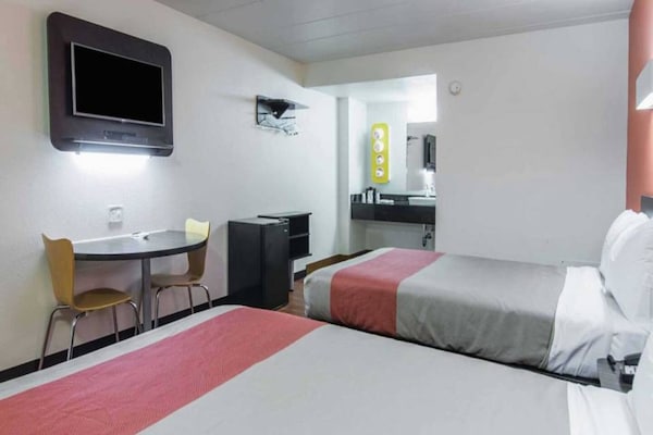 Foto van 2 tweepersoonsbedden | Minikoelkast, rookvrij - Vakantiehuis in Glassboro - BedRoom