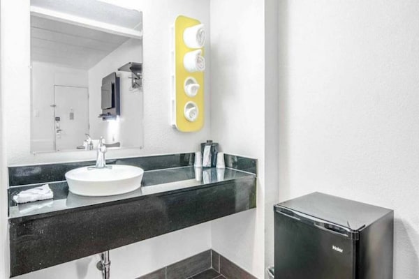 Foto van 2 tweepersoonsbedden | Minikoelkast, rookvrij - Vakantiehuis in Glassboro - BathRoom