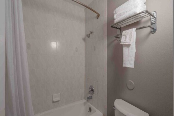 Foto van 2 tweepersoonsbedden (queensize) | - Vakantiehuis in Chandler - BathRoom