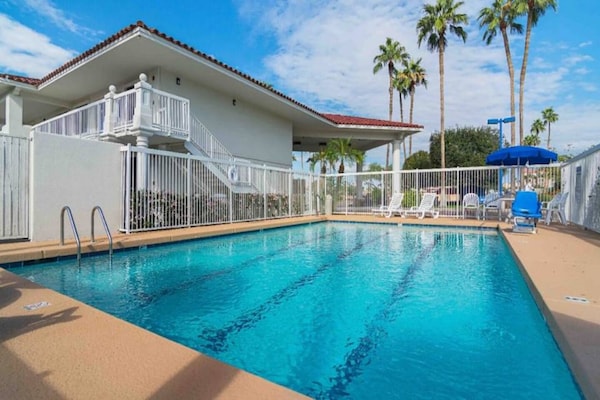 Foto van 2 tweepersoonsbedden (queensize) - Vakantiehuis in Chandler - Pool
