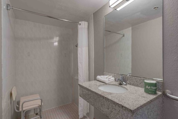 Foto van 2 tweepersoonsbedden (queensize) - Vakantiehuis in Chandler - BathRoom
