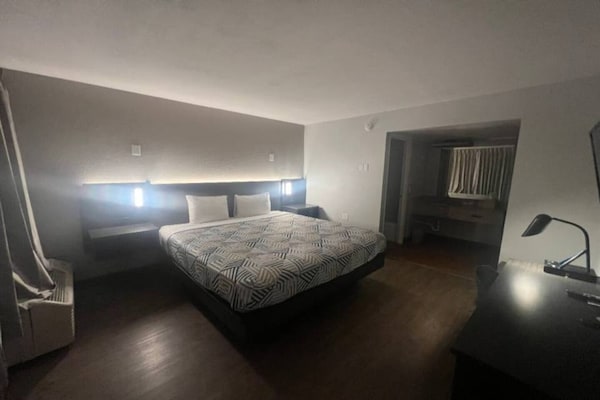Foto van 1 King Bed | Ns | Micfridge - Vakantiehuis in Glendale - Facilities