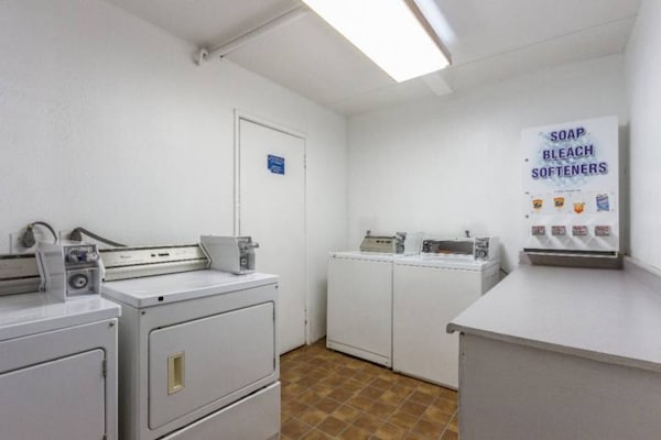 Foto van 1 King Bed | Ns | Micfridge - Vakantiehuis in Glendale - Facilities