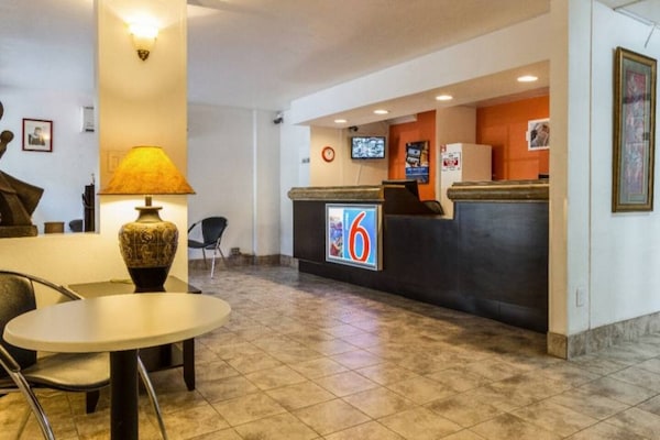 Foto van 2 tweepersoonsbedden | Roken toegestaan, koelkast aanwezig - FloorPlan