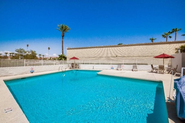 Foto van 2 Volledige Bedden | Micfridge - Vakantiehuis in Youngtown - Pool
