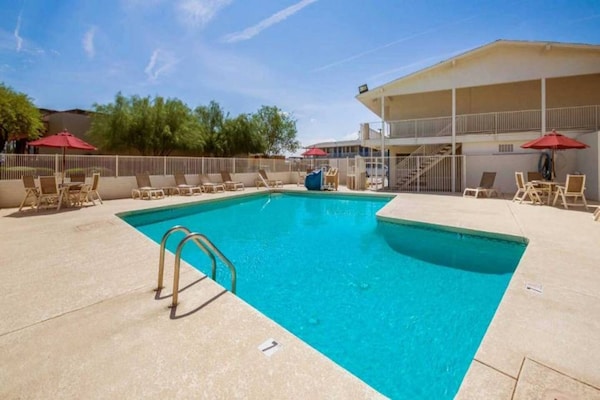 Foto van 2 Volledige Bedden | Micfridge - Vakantiehuis in Youngtown - Pool