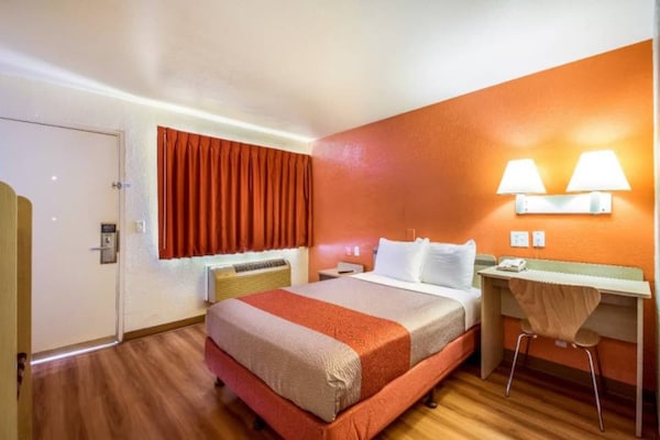 Foto van 1 Queensize Bed | Mini Koelkast - Vakantiehuis in Youngtown - BathRoom