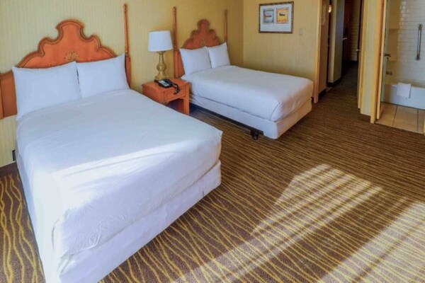 Foto van 2 tweepersoonsbedden | Rookvrij, Keuken - Vakantiehuis in Phoenix - BedRoom