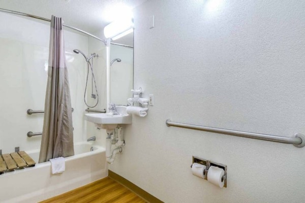 Foto van 1 tweepersoonsbed (Queensize) | Los Angeles - Vakantiehuis in Pomona CA - BathRoom