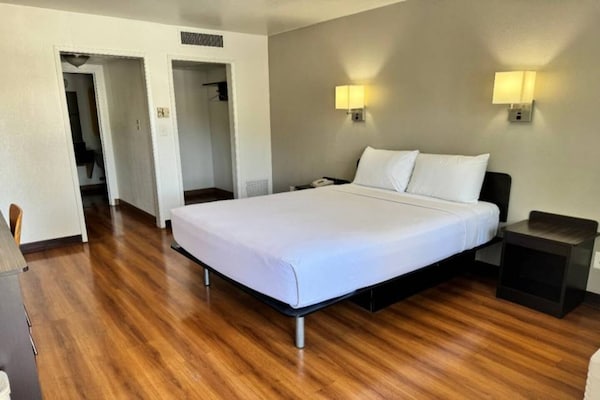 Foto van 1 tweepersoonsbed (Queensize) | Los Angeles - Vakantiehuis in Pomona CA - Facilities