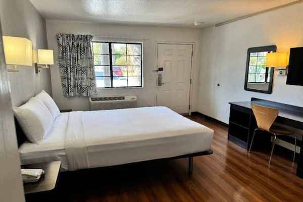 Foto van 1 tweepersoonsbed (Queensize) | Los Angeles - Vakantiehuis in Pomona CA - Facilities