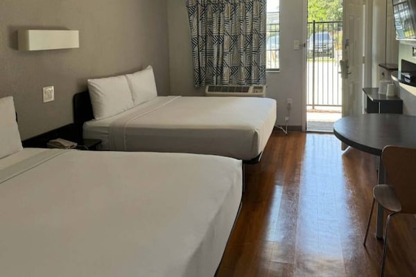 Foto van 1 tweepersoonsbed (Queensize) | Los Angeles - Vakantiehuis in Pomona CA - BedRoom