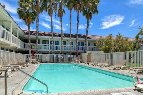 Foto van 2 Queensize bedden | Los Angeles - Vakantiehuis in Pomona CA - Pool