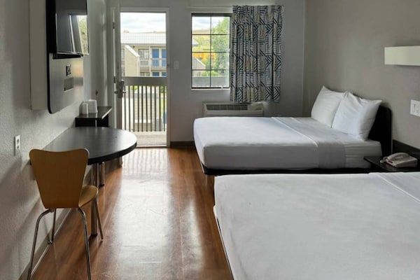 Foto van 2 Queensize bedden | Los Angeles - Vakantiehuis in Pomona CA - BedRoom