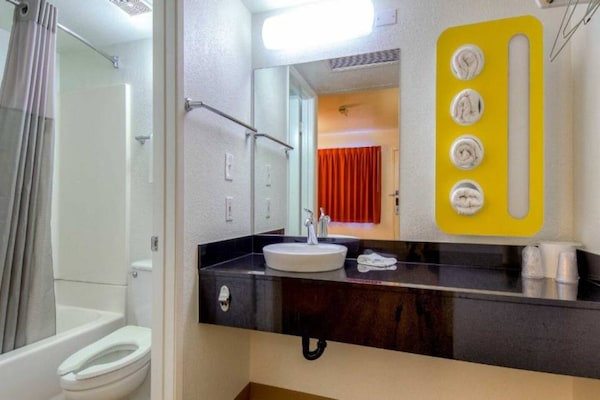 Foto van 2 Queensize bedden | Los Angeles - Vakantiehuis in Pomona CA - BathRoom