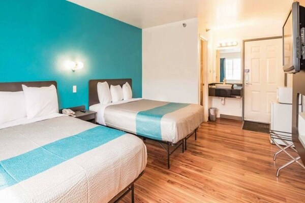 Foto van 1 kingsize bed | Toegankelijk voor mindervaliden/badkuip/magnetron - BedRoom